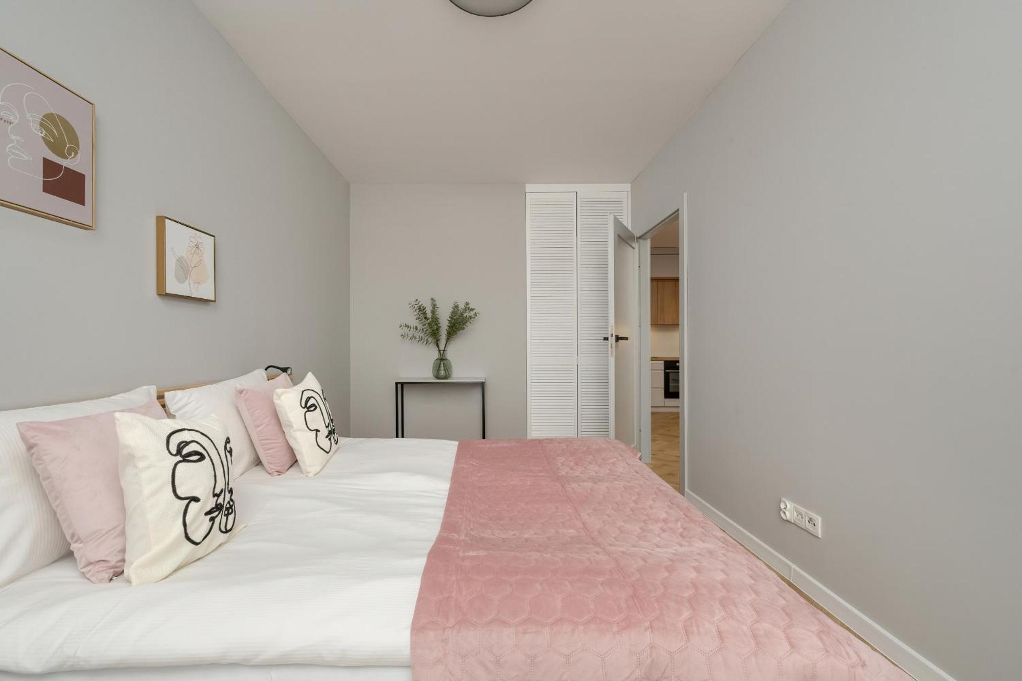 Michalczyka Stylish Apartment With Parking In The City Center Of Wroclaw By Noclegi Renters Экстерьер фото
